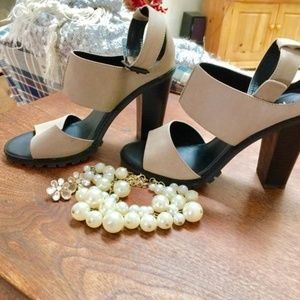 Kelsi Dagger Strappy Tan Sandal Size 6.5